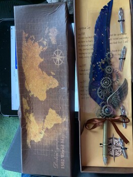 I received a quil pen from an online company I ordered shirts from. صورة فوتوغرافية #1