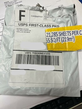 Empty package صورة فوتوغرافية #1