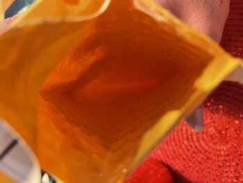 Relatório de segurança do consumidor Empty Package A small yellow package envelop I received in the mail, couldn’t find any order history... foto #1