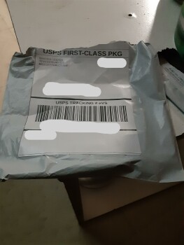 Receiving a package with a piece of paper foto #1