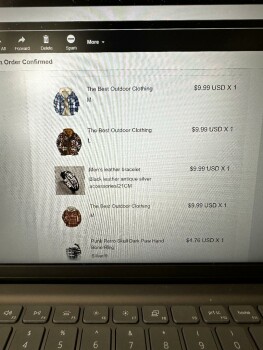 消费者安全报告 $100 order replaced with junk Ordered Christmas gifts totaling $100.  One box from 3837 Bay Lake Tra... 照片 #2