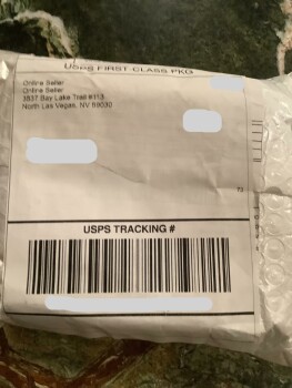 I keep getting ear buds from this site I never ordered Foto #1