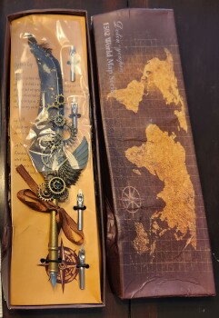 Rapport de sécurité du consommateur Unordered Package I received a package from an online seller that I did not order. It's a calligraph... photo #2