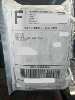 Mystery Package صورة فوتوغرافية #1