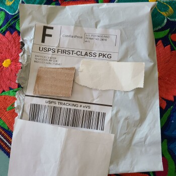 I received a small package with a piece of cardboard inside. foto #1