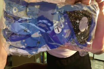 消费者安全报告 An unordered package. I received a pair of blue children's gloves that I did not order from Online S... 照片 #1