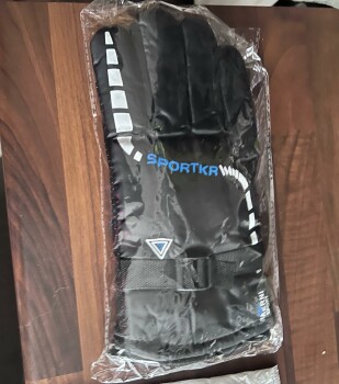 Received sports gloves that i didn’t order Foto #1