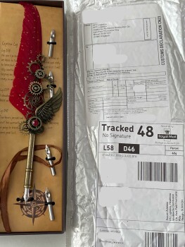 Verbrauchersicherheitsbericht Unordered items Today I received a pen set which I don’t remember ordering. I ordered something else... Foto #1