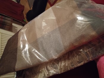 Verbrauchersicherheitsbericht Unordered Package Received a scarf today that I've not ordered though I am still waiting for 2 order... Foto #1