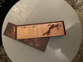 I am reporting a package that was delivered  which I did not purchase. photo #1