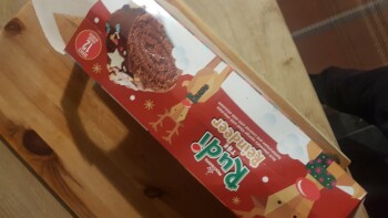Reseña del consumidor - Seguridad alimentaria Rudi Reindeer Cake, Morrisons, York Road, Doncaster, UK I bought 2x Rudi the Reindeer Cakes. My Part... foto #1