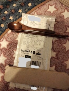 I have received an unwanted chop sticks and spoon instead of a set of 9 storage boxes Foto #1