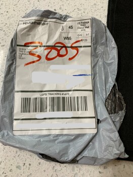 消费者安全报告 Unordered Package from Online Seller. I received a package that contained 5 black pieces of felt. I... 照片 #2