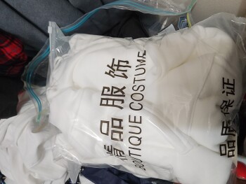 消费者安全报告 Scam Alert I  order two hoodies one a New York Giants  and a 49ers . They send me one yellow  hoodie... 照片 #1