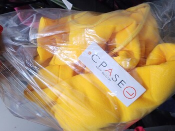 消费者安全报告 Scam Alert I  order two hoodies one a New York Giants  and a 49ers . They send me one yellow  hoodie... 照片 #2