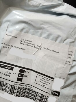 消费者安全报告 Scam Alert I  order two hoodies one a New York Giants  and a 49ers . They send me one yellow  hoodie... 照片 #3
