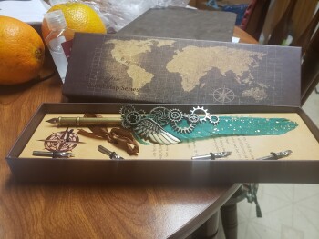 A package I received 1502 world map series. I didn't order. Foto #1