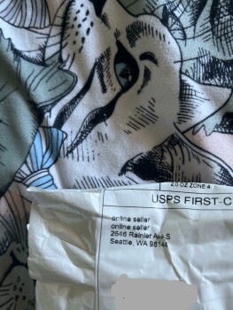Verbrauchersicherheitsbericht An unordered package I never ordered this strange package from this address.  I did however order hu... Foto #1