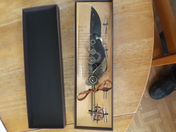 I ordered 2 cat tree's, and got a calligraphy pen. photo #1