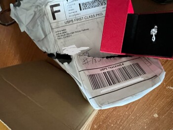 a scam package receipt Foto #1