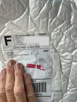 消费者安全报告 Package I recieved a package with ear muff in it ,which I did not order ,and I had to pay postage …w... 照片 #2