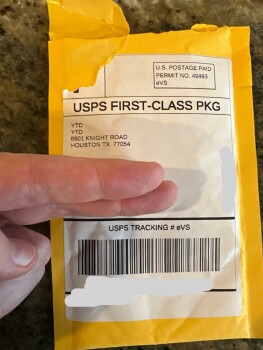 Empty package delivered from unrecognized sender 照片 #1