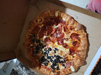 消费者评论 - 食品安全 Little Caesars Pizza, N Berwick Dr, Savannah, GA, USA Yesterday to present. My brother got sick as w... 照片 #1