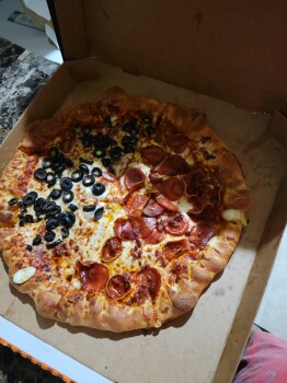 消费者评论 - 食品安全 Little Caesars Pizza, N Berwick Dr, Savannah, GA, USA Me & my sister is sick after eating here, when... 照片 #2