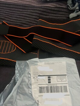 Rapport de sécurité du consommateur Scam Alert I ordered Christmas items and received a pair compression socks that I didn’t order

I'... photo #1