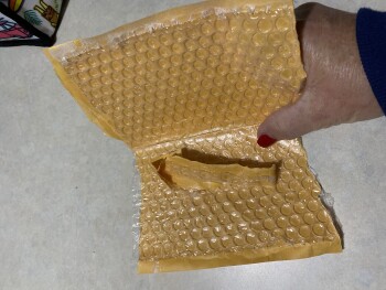 消费者安全报告 Empty package received Received a package with NOTHING inside.. idk what was even suppose to be in t... 照片 #1