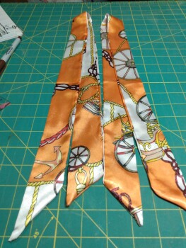 I received two silk tie things instead off 6 plastic folding containers I ordered صورة فوتوغرافية #1