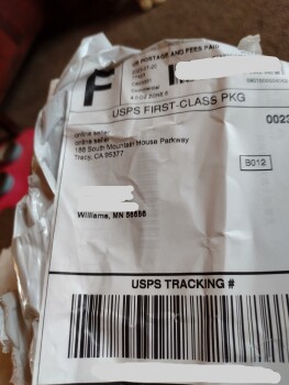 Informe de seguridad del consumidor A package I didn't order I have never and would never a scarf like thing. I came in the mail today... foto #2