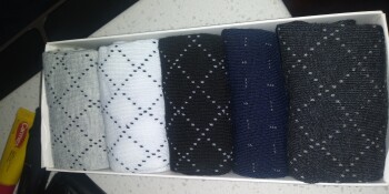 Rapport de sécurité du consommateur I just received a package of six socks I didn't order It just came in the mail with my name on it photo #1