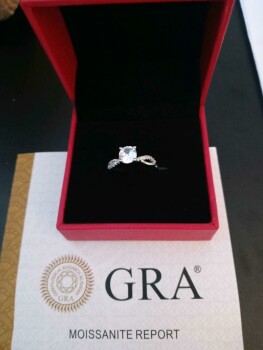 Verbrauchersicherheitsbericht Unordered Package Received package I didn't order containing faux ring. How and where do I return it... Foto #1