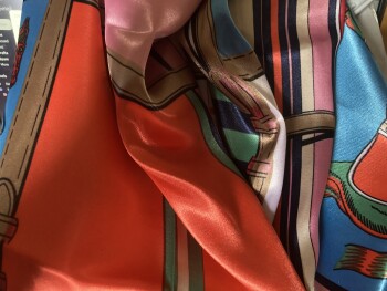 消费者安全报告 Package that I did not order Ordered a crafting cabinet and got an ugly scarf. Reached out to custom... 照片 #2