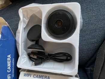 Relatório de segurança do consumidor I received package with Wi-Fi cameras I received a 2 pack of WiFi cameras I didn’t order. It came fr... foto #1