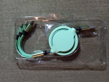 Relatório de segurança do consumidor Melva stull Scam I didn't receive my order of foldable storage boxes however I did receive a USB cab... foto #2