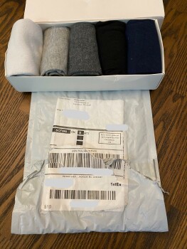 Ordered Willow Tree Figurines and received 5 pair of socks. I am returning for my refund Foto #1