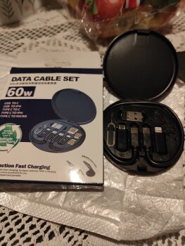 Rapport de sécurité du consommateur Boxerunite Scam I ordered 3 oversized 'Oodies' for our grandchildren as Xmas presents. I received so... photo #2