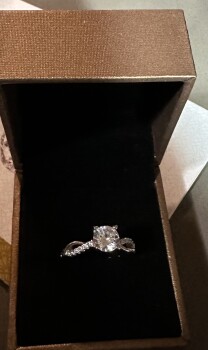A GRA Moissanite ring I didn’t order 照片 #1