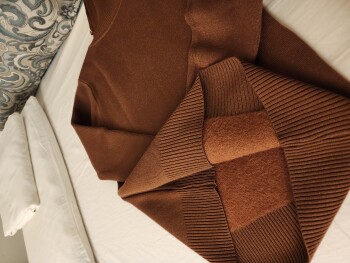 Rapport de sécurité du consommateur Scam Alert I received a order back in January,  I ordered a sweater size medium and I received a sma... photo #1