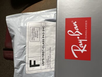 Received something I didn’t order! Pair of fake ray ban sunglasses! 照片 #1