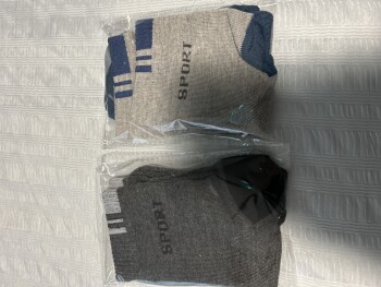 Relatório de segurança do consumidor Unordered Package I received 2 pairs of random socks from Online Seller 
746 S Glasgow Av
Inglewoo... foto #1