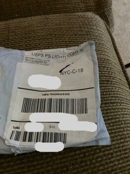 Relatório de segurança do consumidor Scam Alert This is sick I received instead of Willowtree statues for $46.17
Recieved 2 pairs of soc... foto #2
