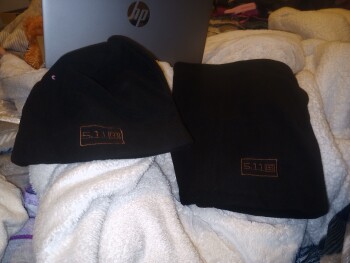 Informe de seguridad del consumidor Ordered 3 laptops to only receive a hat and neck warmer I bought 3 computers which were super cheap... foto #1