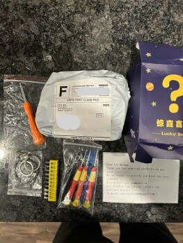 Suspicious package delivered after ordering from Facebook. photo #1