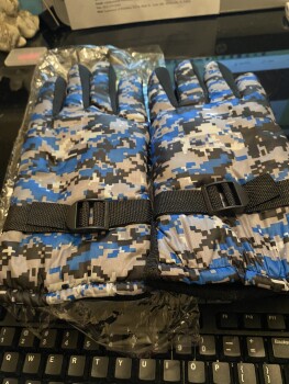 Received a pair of gloves never ordered. 照片 #1