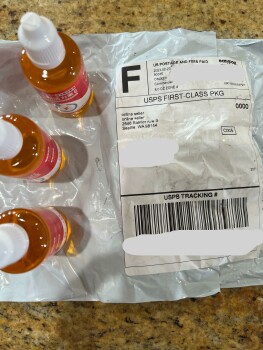 Rapport de sécurité du consommateur Unordered Package I received 3 small bottles of yellow liquid in the mail 3 days ago.  The label on... photo #1