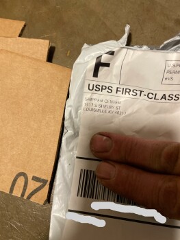 Received cut up cardboard Foto #1