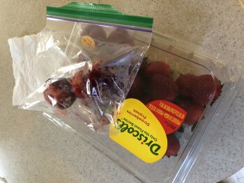 Avis du consommateur - Sécurité alimentaire Sam's Club, Airport Road, Ames, IA, USA Bought strawberry on 3/5 Sunday tried 1-2 after dinner and t... photo #1